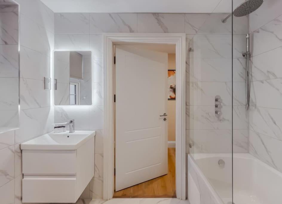 1Br Gem, Private Parking Apartamento Windsor Exterior foto